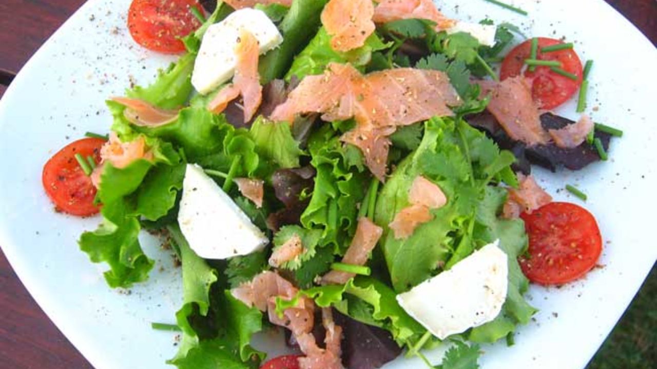 Salada de Salmão Defumado com Ervas