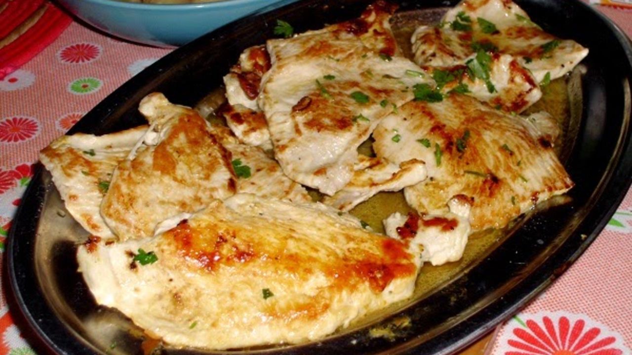 Bife de Peru Grelhado com Manjericão