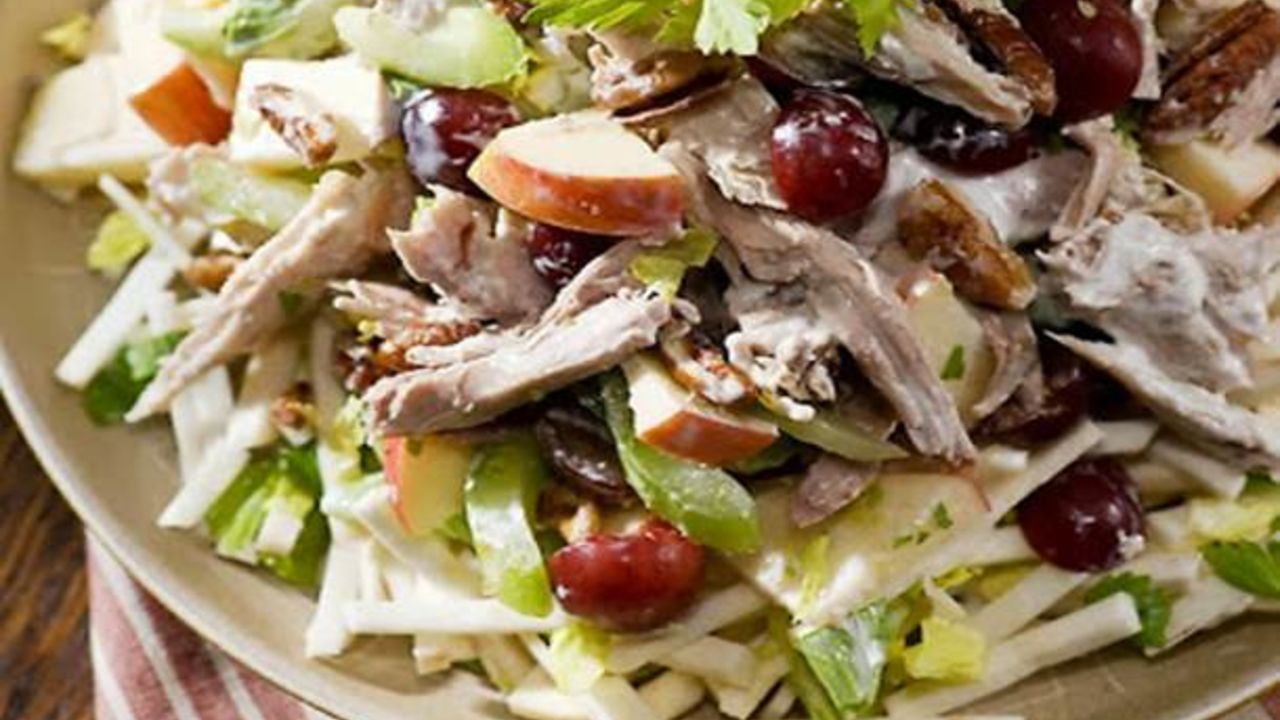 Salada de Peito de Peru com Abacaxi e Uva