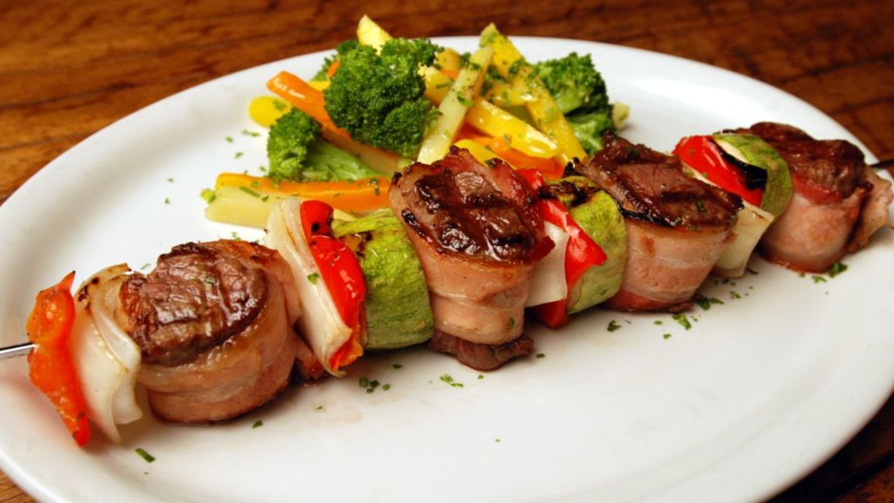 Filet Mignon Grelhado com Espetos de Legumes