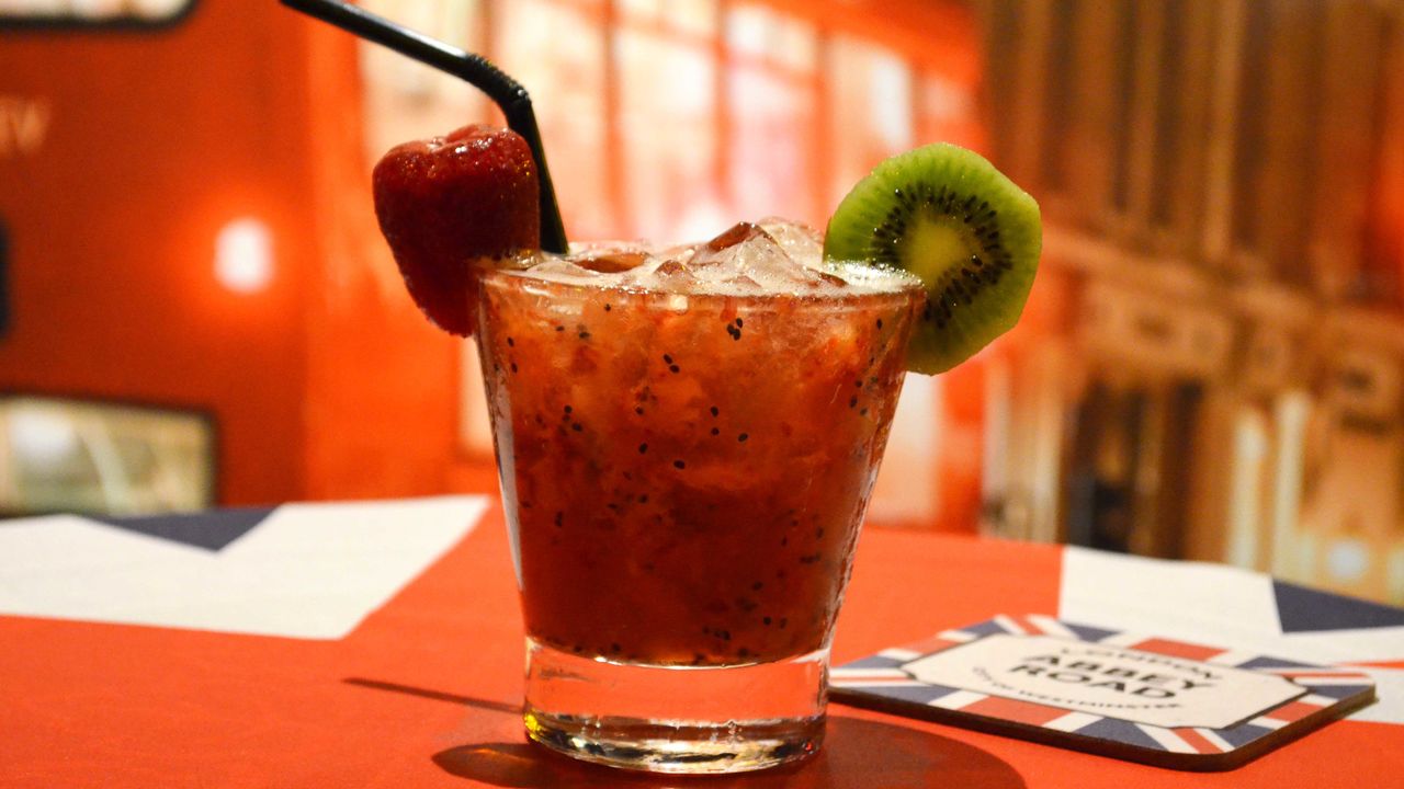Caipirinha de Saquê com Frutas Vermelhas