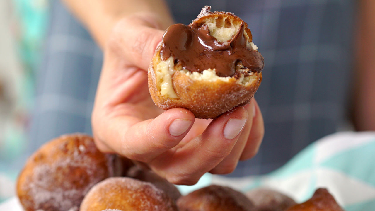 Bolinho de Chuva Recheado com NUTELLA